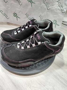 NEW KURU Womens Chicane Jet Black Boysenberry Suede Leather Upper SIZE 8.5